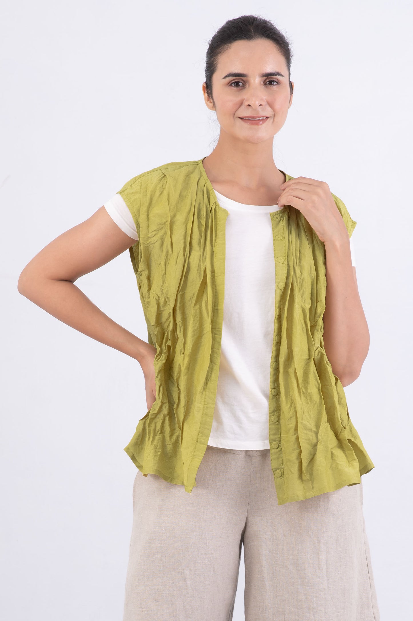 DYED COTTON SILK VOILE WAVY TUCKED SLEEVELESS BLOUSE