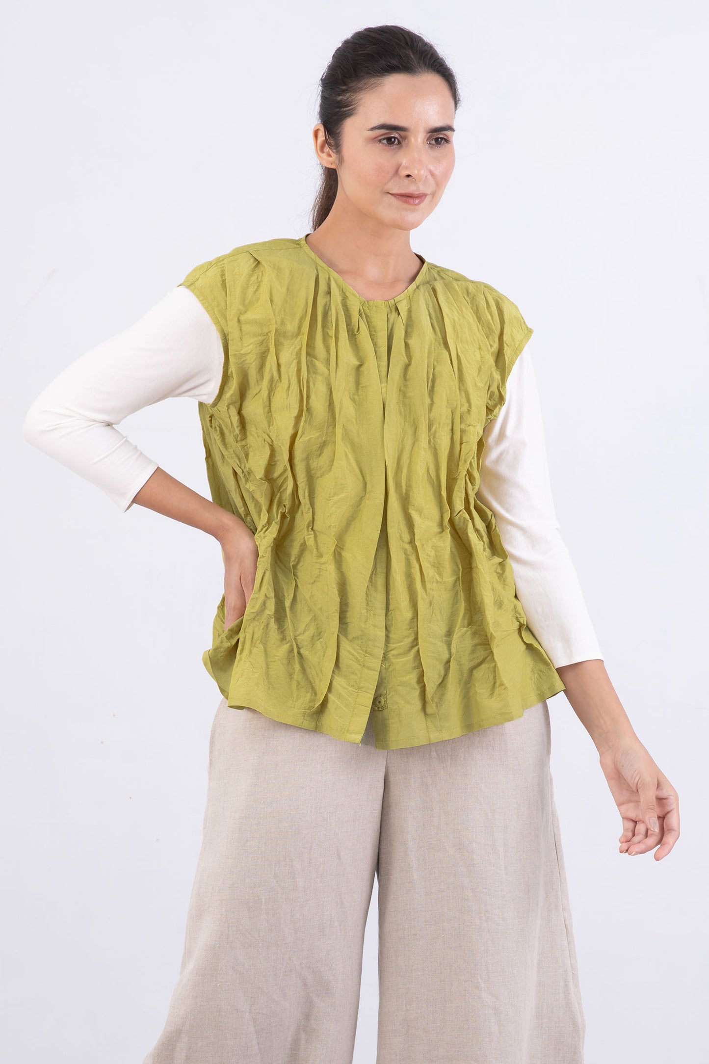 DYED COTTON SILK VOILE WAVY TUCKED SLEEVELESS BLOUSE