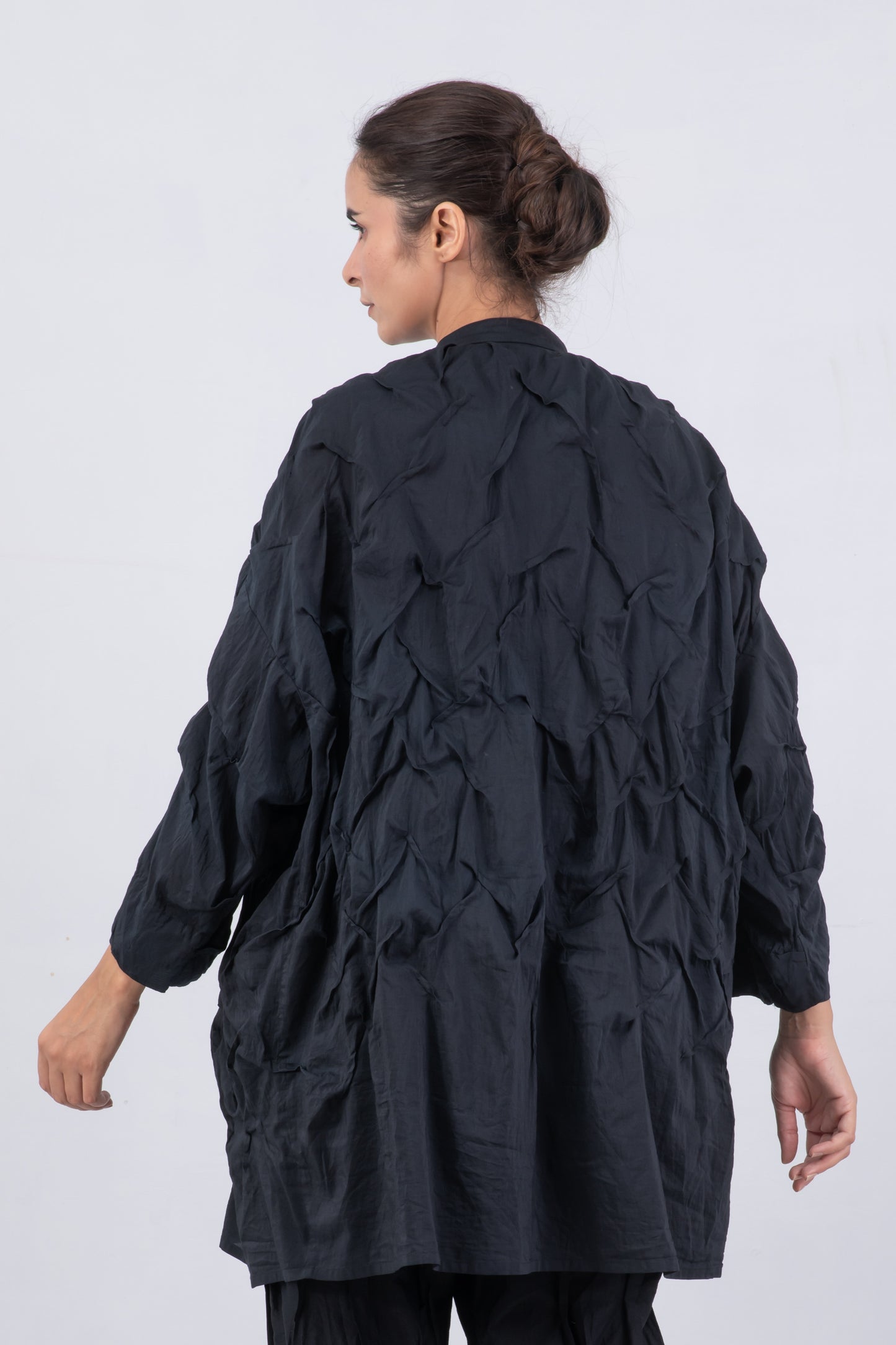 DYED COTTON SILK VOILE WAVY WAVY TUCK OVERSIZED SHIRT