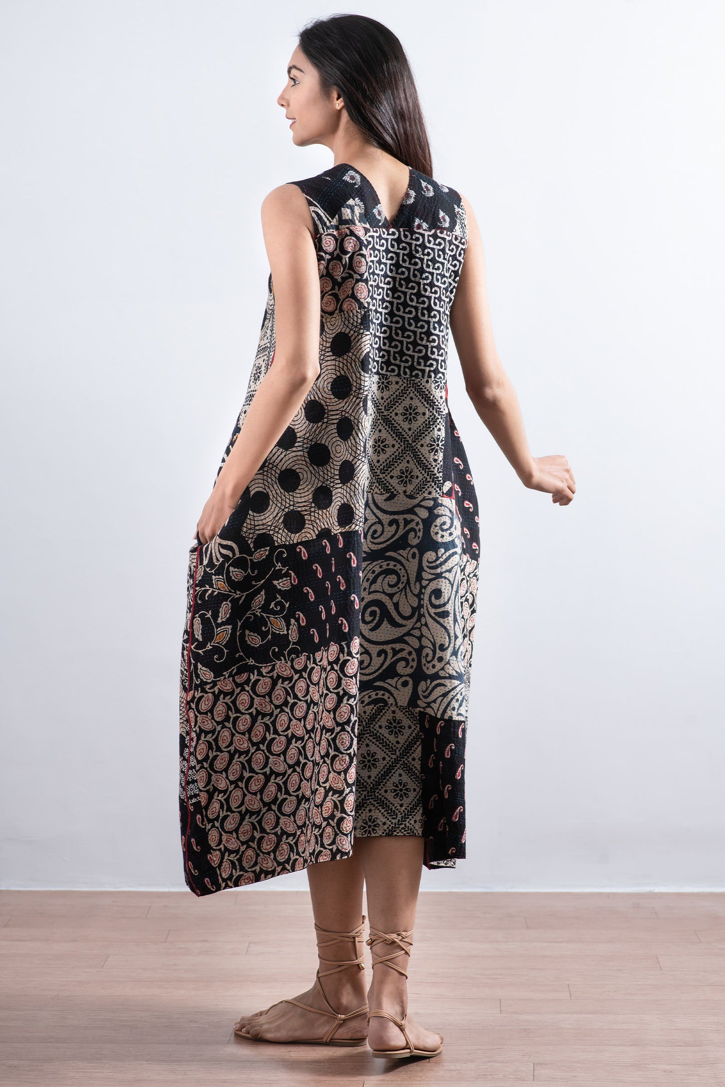 PATCH & CIRCLE PRINT KANTHA TENT DRESS - pc2413-blk -