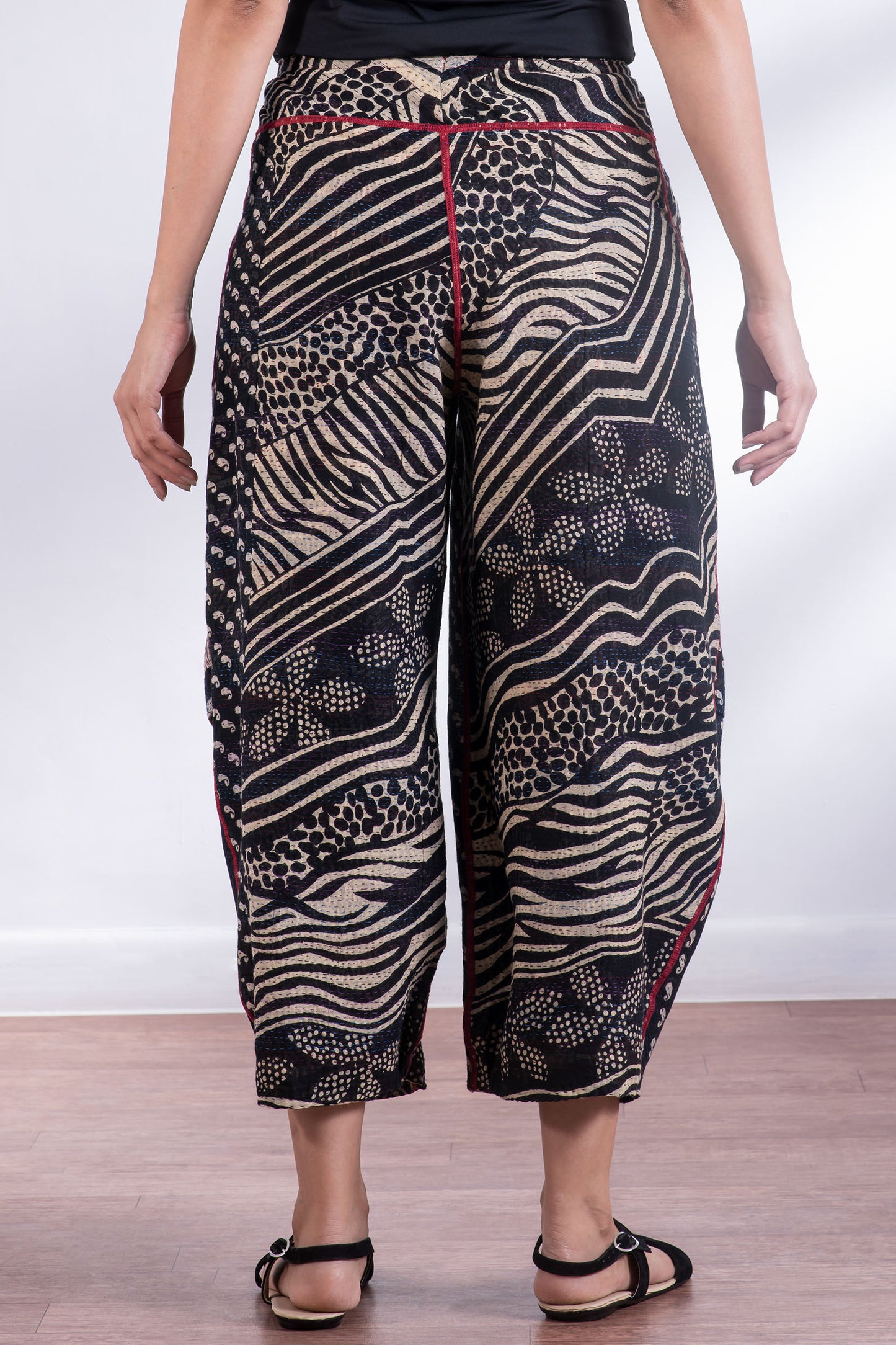 PATCHED PRINT KANTHA KNEE TUCKED PANTS